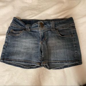 Low-rise denim shorts